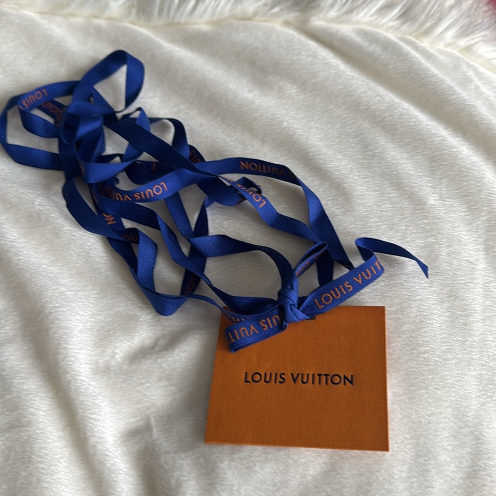 New Louse Vuitton fashion book #15 - Picture 4 of 4